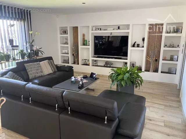 Maison de trois ans, 4 pièces avec piscine et une finition à couper le souffle - photo 5