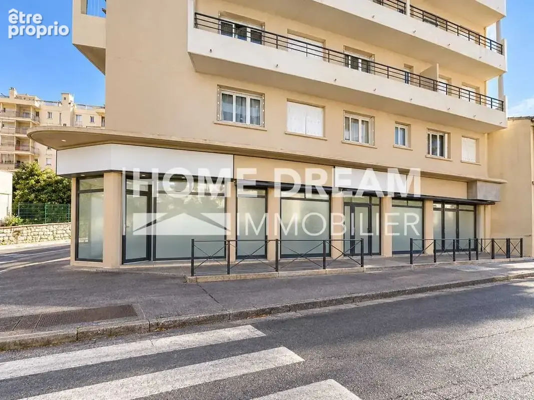 Commerce 216 m² à vendre à Toulon (83000) - photo 1