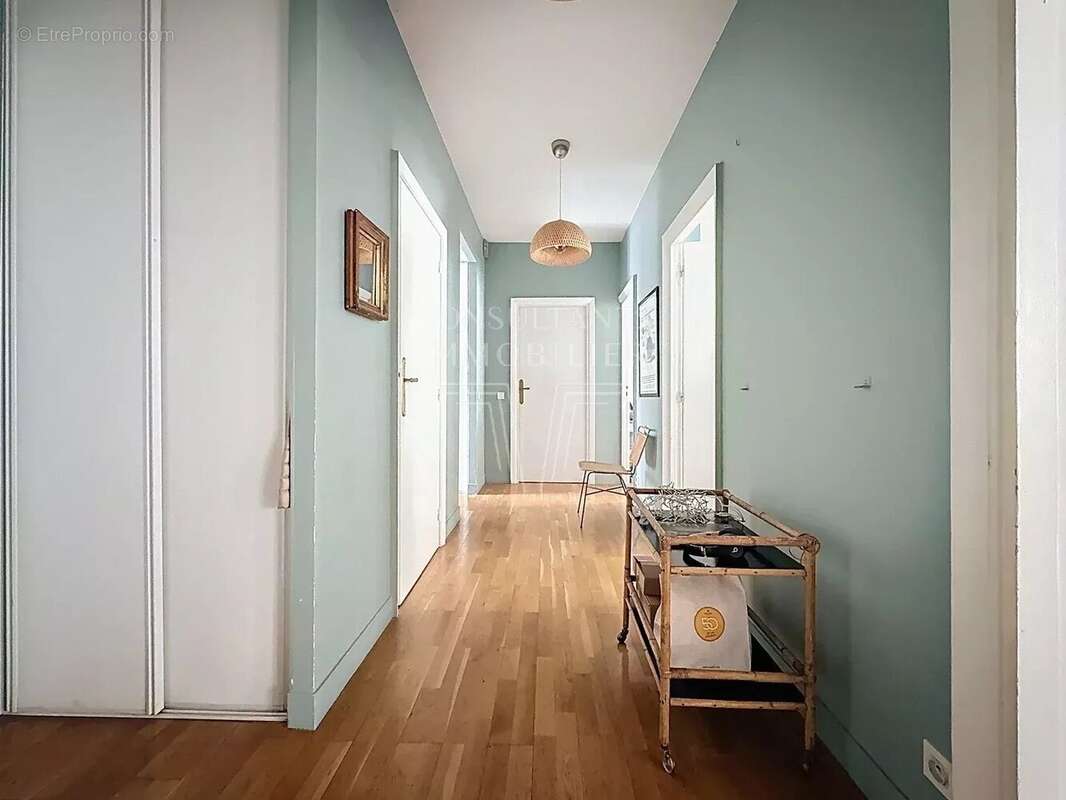 Appartement à PARIS-16E