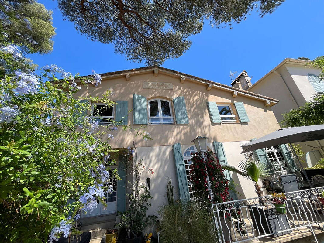 Maison à SAINT-CYR-SUR-MER