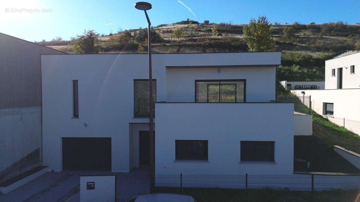 Maison à LES MARTRES-DE-VEYRE