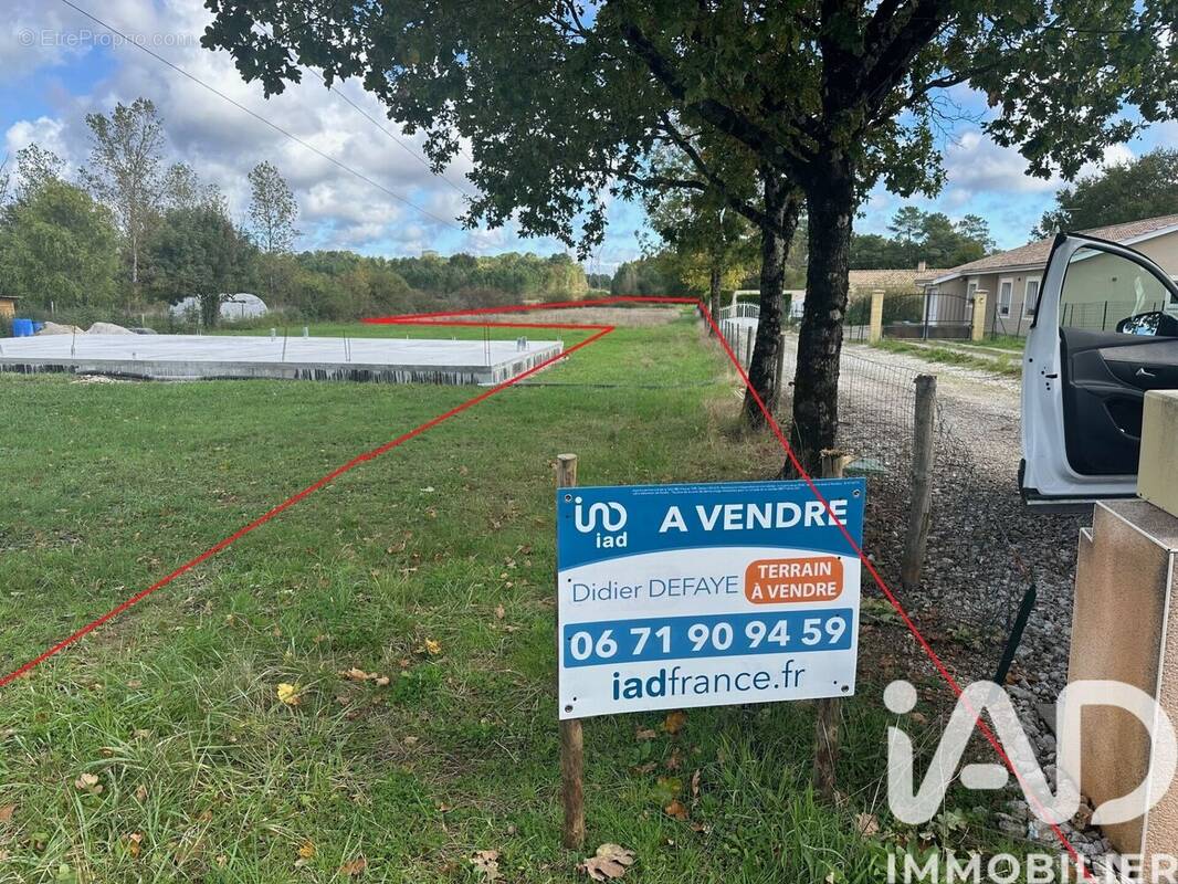 Photo 1 - Terrain à BUSSAC-FORET