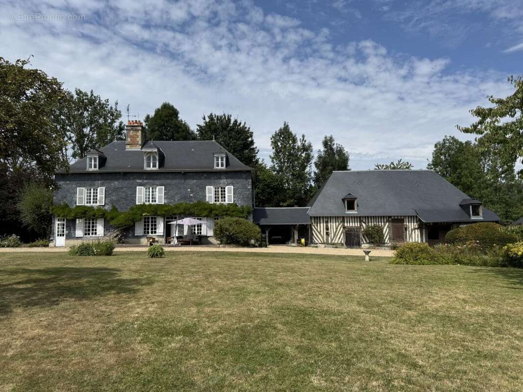 Maison 300 m² à Tourgeville  - photo 2