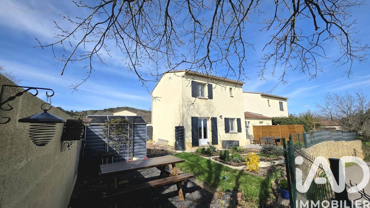 Photo 1 - Maison à SAINT-JULIEN-DE-PEYROLAS