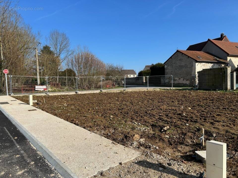 Terrain à ISLES-LES-MELDEUSES