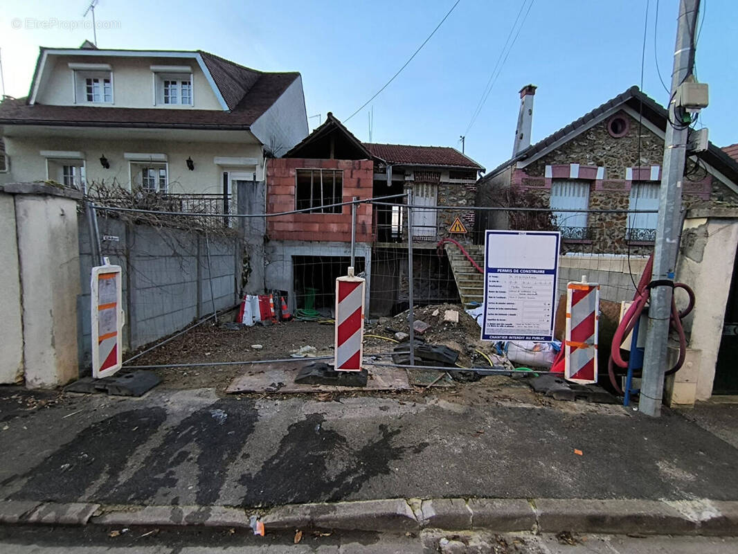Terrain à LES PAVILLONS-SOUS-BOIS