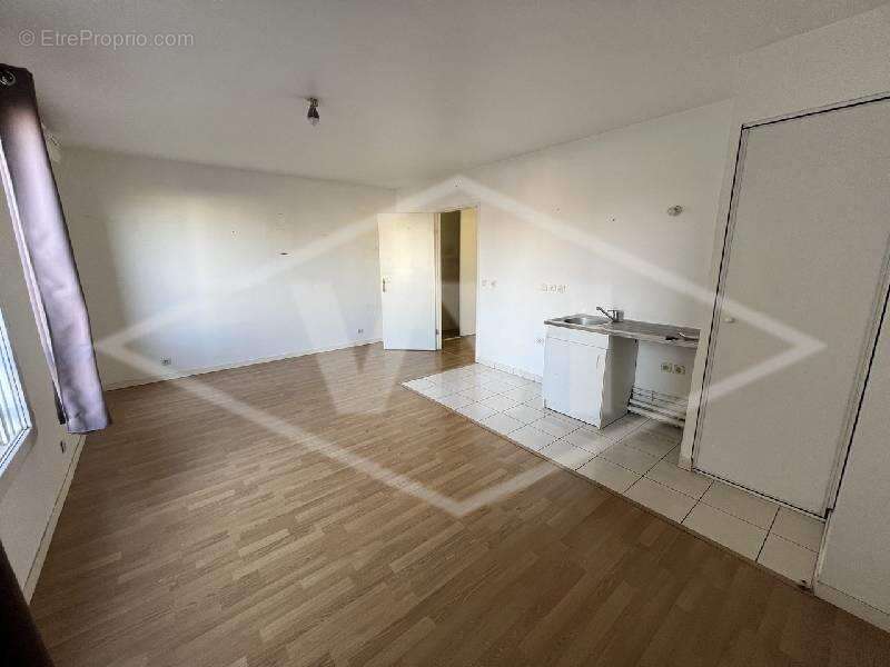 Appartement à COMBS-LA-VILLE