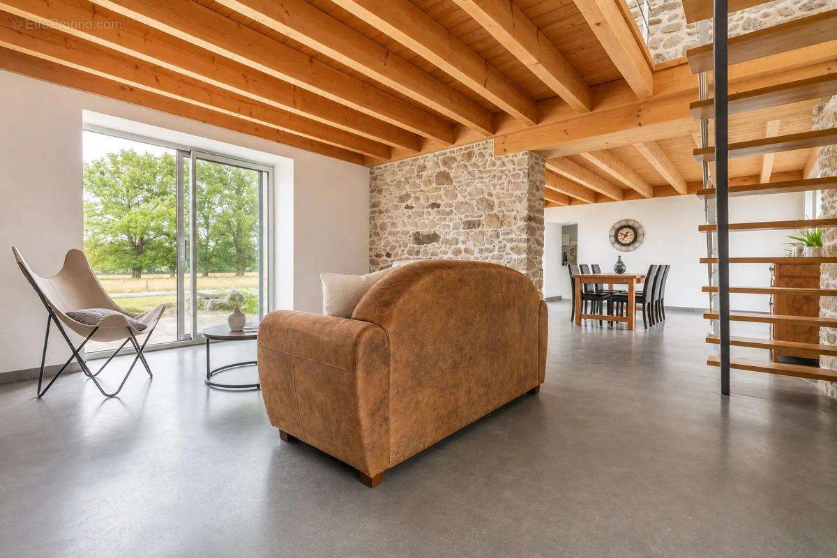 Maison de 6 pièces de 157 m² à Aigrefeuille-sur-Maine - photo 4