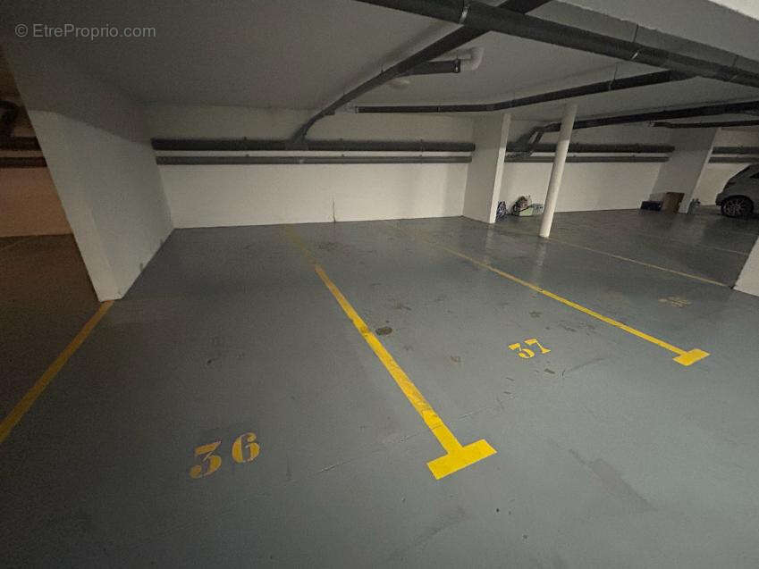 Parking à VILLIERS-LE-BEL