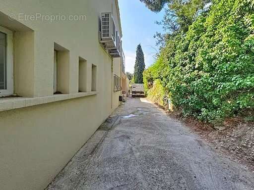 Maison à SAINT-LAURENT-DU-VAR