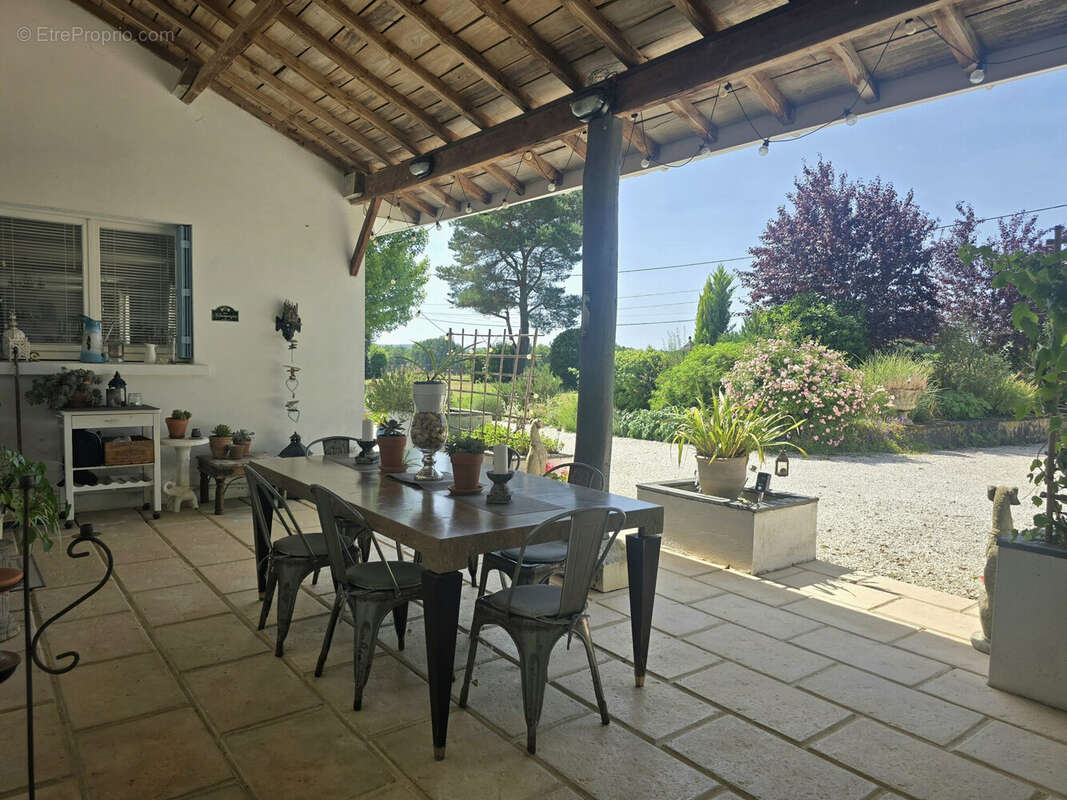 Maison à LA ROCHEBEAUCOURT-ET-ARGENTINE