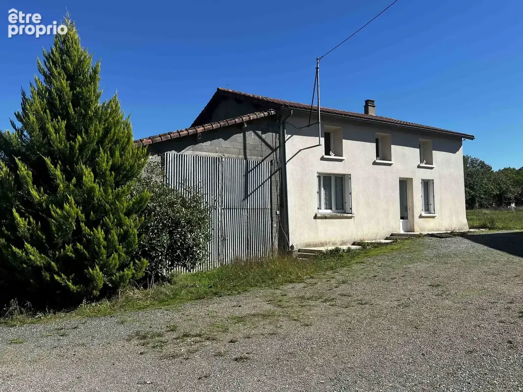 Maison 4 pièces 109 m² à vendre à Saint-Laurent-De-Ceris (16450) - photo 1
