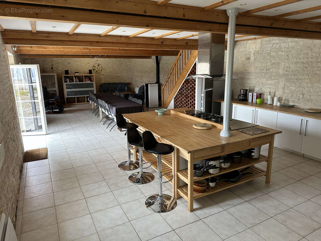 Propriété de caractère rénovée avec dépendances rénovées , Sigogne. - photo 22