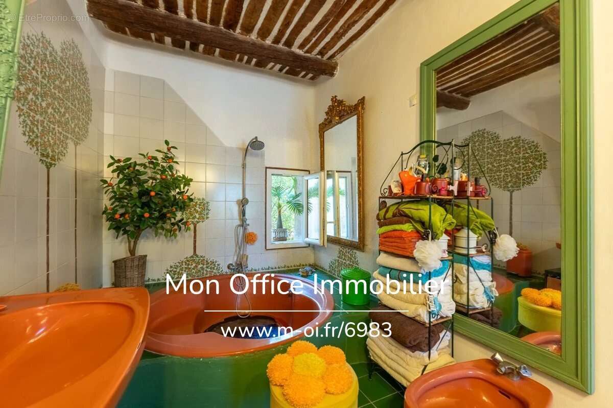 Référence : 6983-PEL - Authentique maison bourgeoise à réinventer en plein cœur de ville sud Lubéron - photo 13