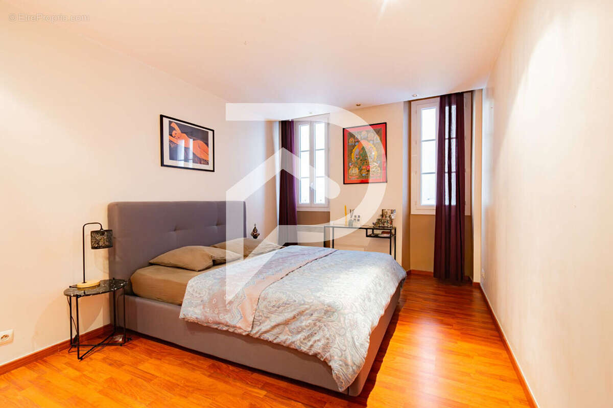 Appartement à MARSEILLE-2E