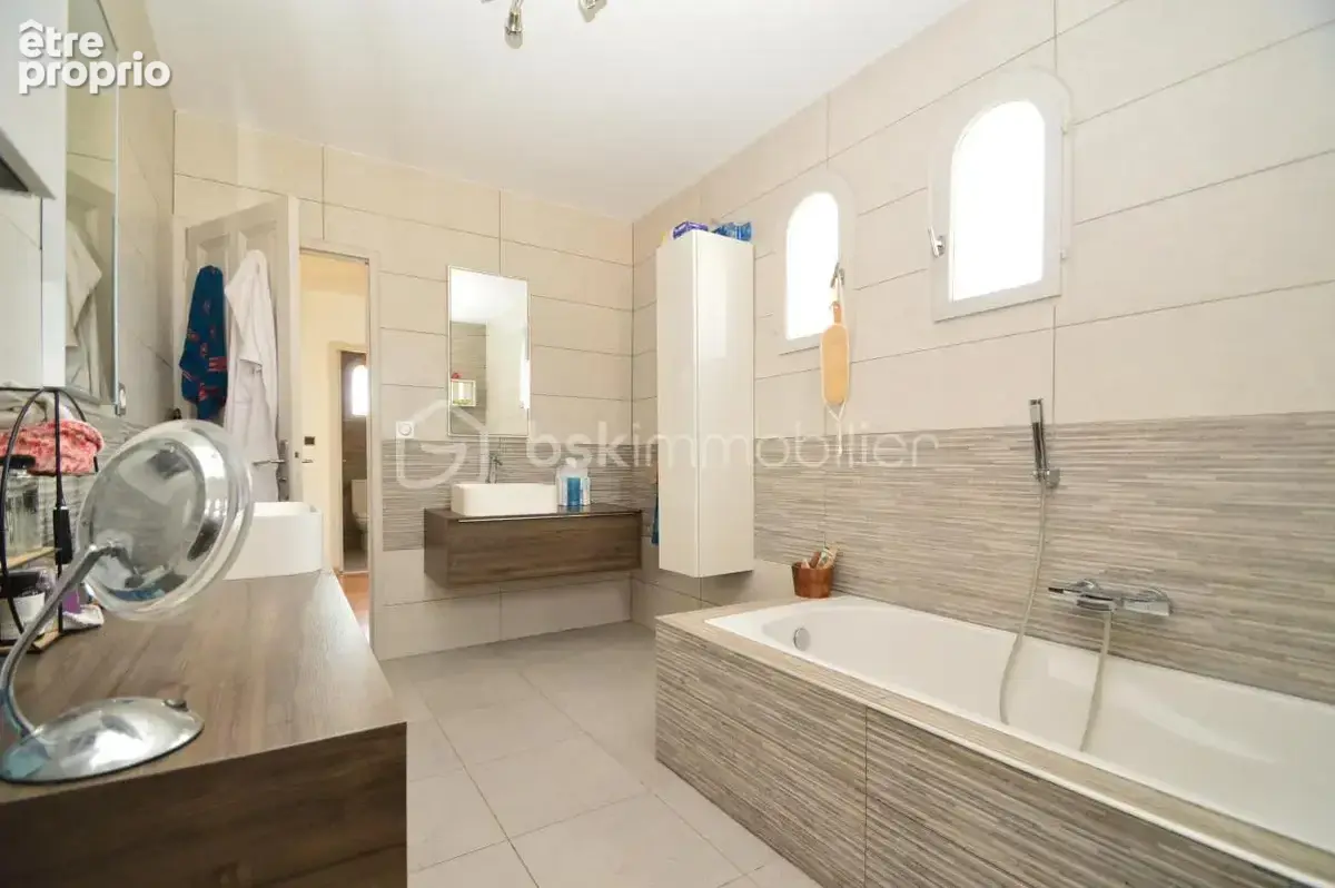Belle villa familiale avec piscine, 151 m² et carport - photo 14