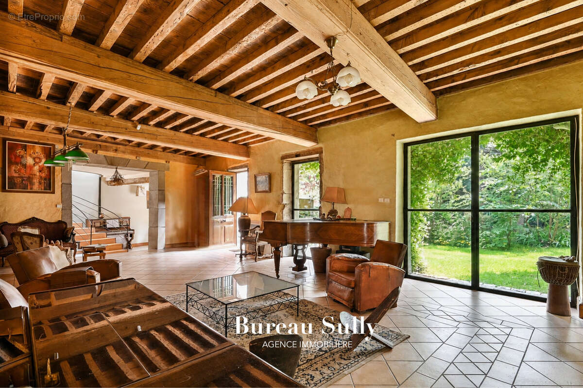 Beynost 01700 Maison 235 m2  Terrain 1296 m2 & dépendances TER 18 mn Gare Part Dieu - photo 4