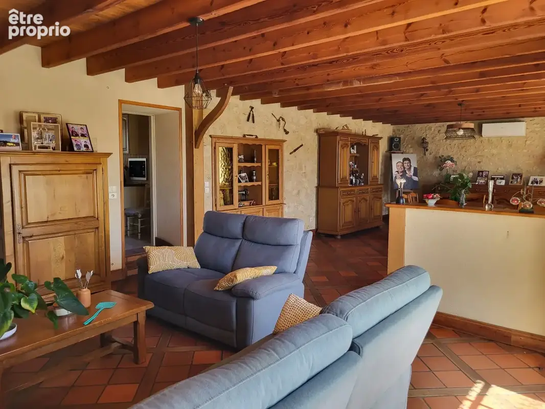 Maison à vendre 6 pièces AIRVAULT (79) Terrain 2538 m² - photo 2