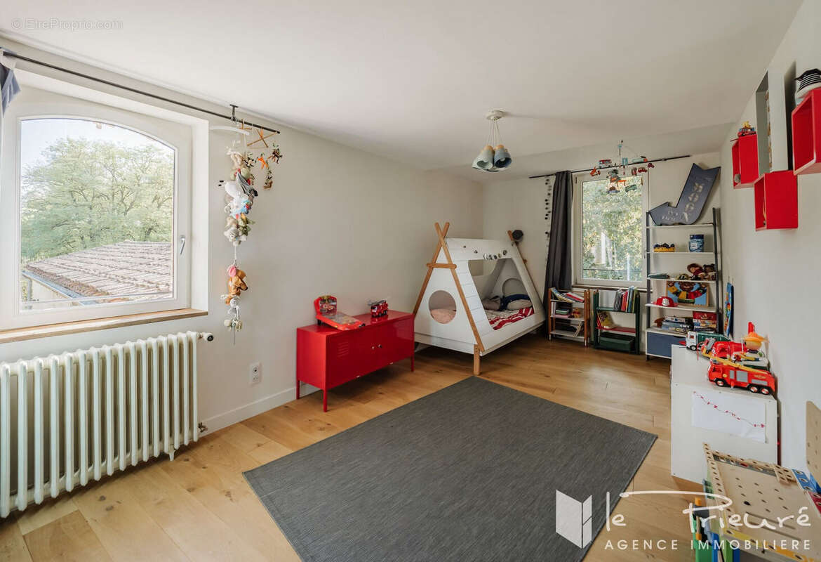 A seulement 10 mlin d'Albi !  Superbe corps de ferme rénové, 461 m², verrière, piscine et jardin arboré de 5000 m², cadre paisib - photo 12