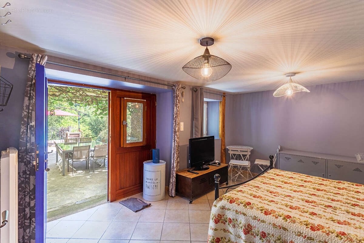 Ferme en pierre rénovée, piscine, gîtes indépendants et 6 hectares de nature préservée - photo 6