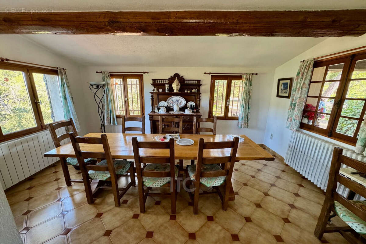 Maison à VARAGES