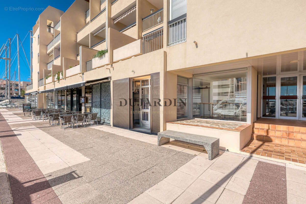 Commerce à BORMES-LES-MIMOSAS