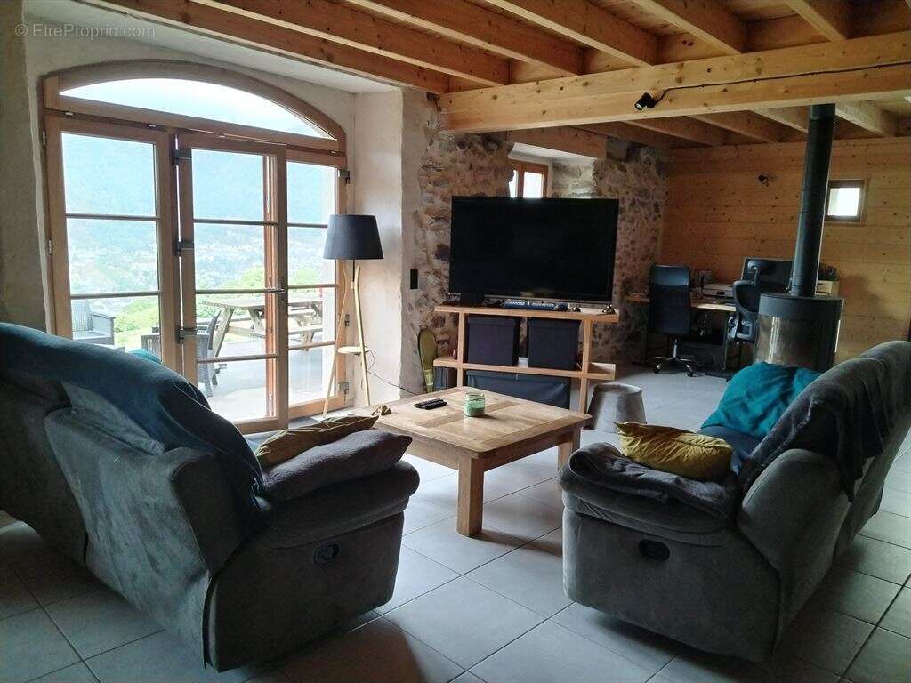 Entièrement Rénovée avec Style et Efficacité - photo 5