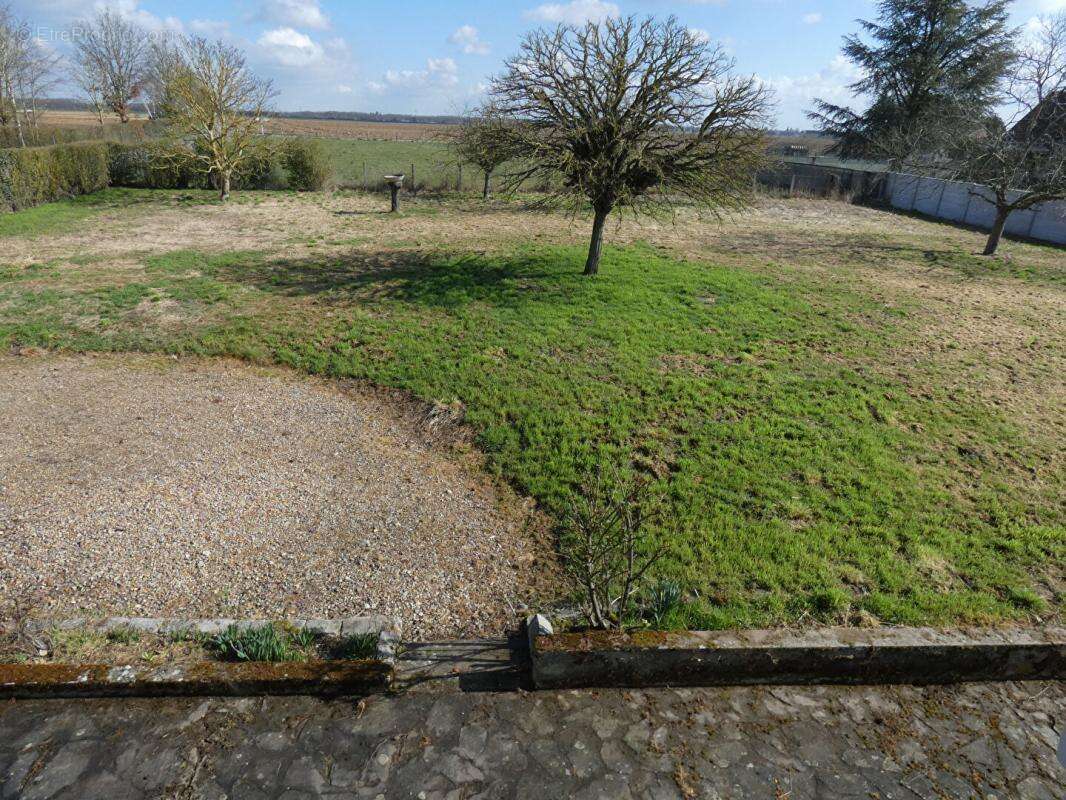 Maison à MARVILLE-MOUTIERS-BRULE