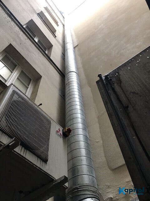 Autre à PARIS-6E