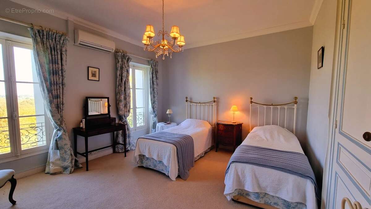 Maison à SAINT-EMILION