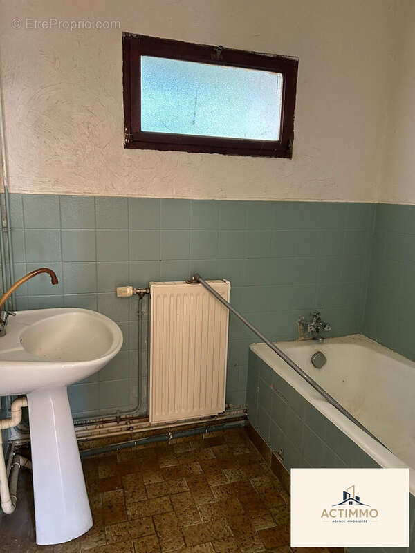 Maison à La Celle-Saint-Cyr  - photo 7