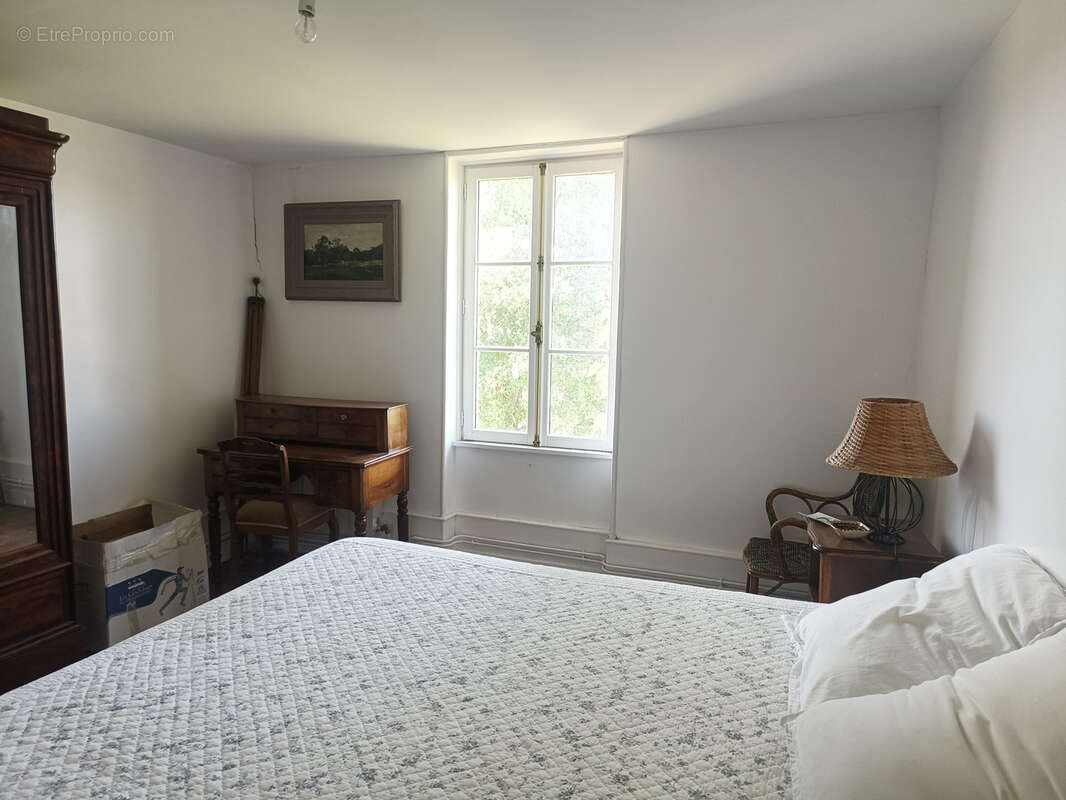 Maison familiale de caractère avec piscine et de nombreuses dépendances - photo 18