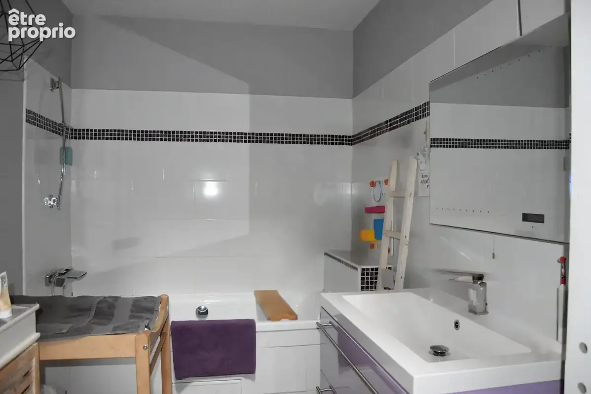 L'Isle Jourdain maison T5 piscine et garage - photo 10