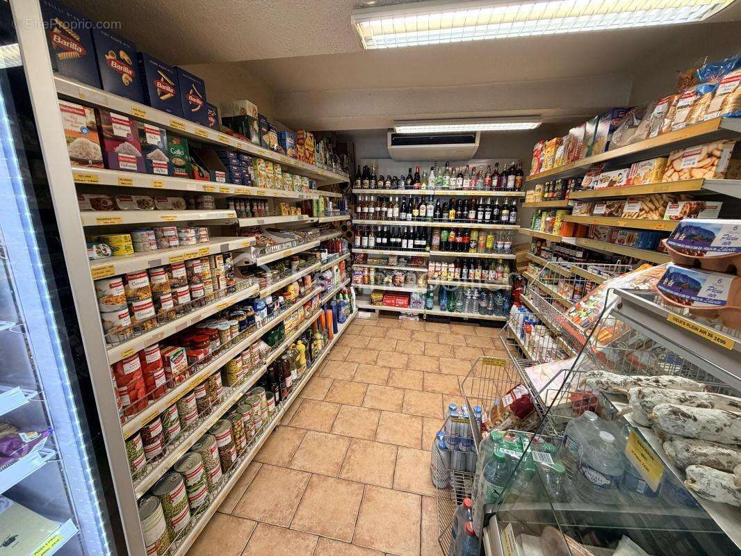 Commerce à SAINT-CYR-SUR-MER