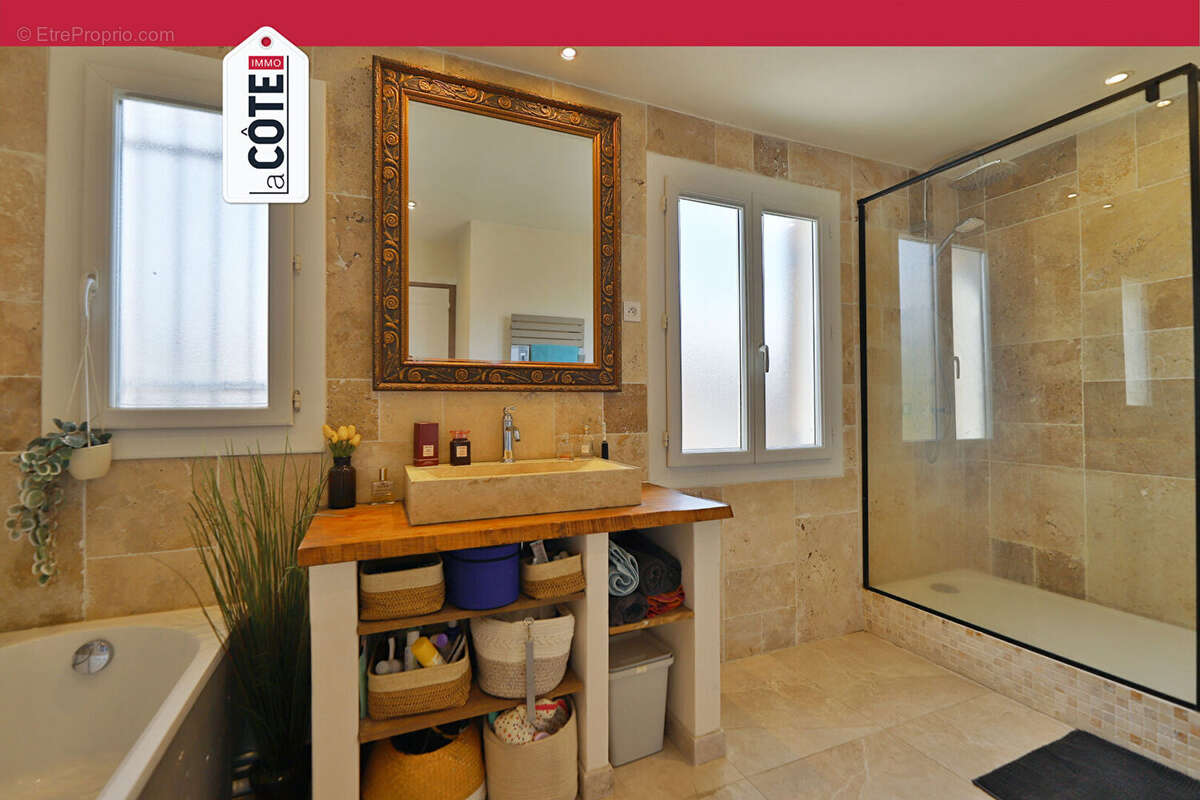 Maison à SAINT-VICTORET