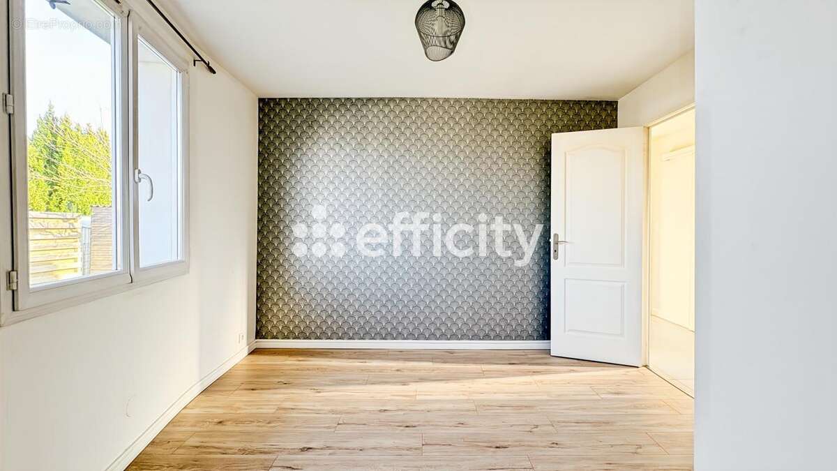 Maison à CHAILLEVETTE