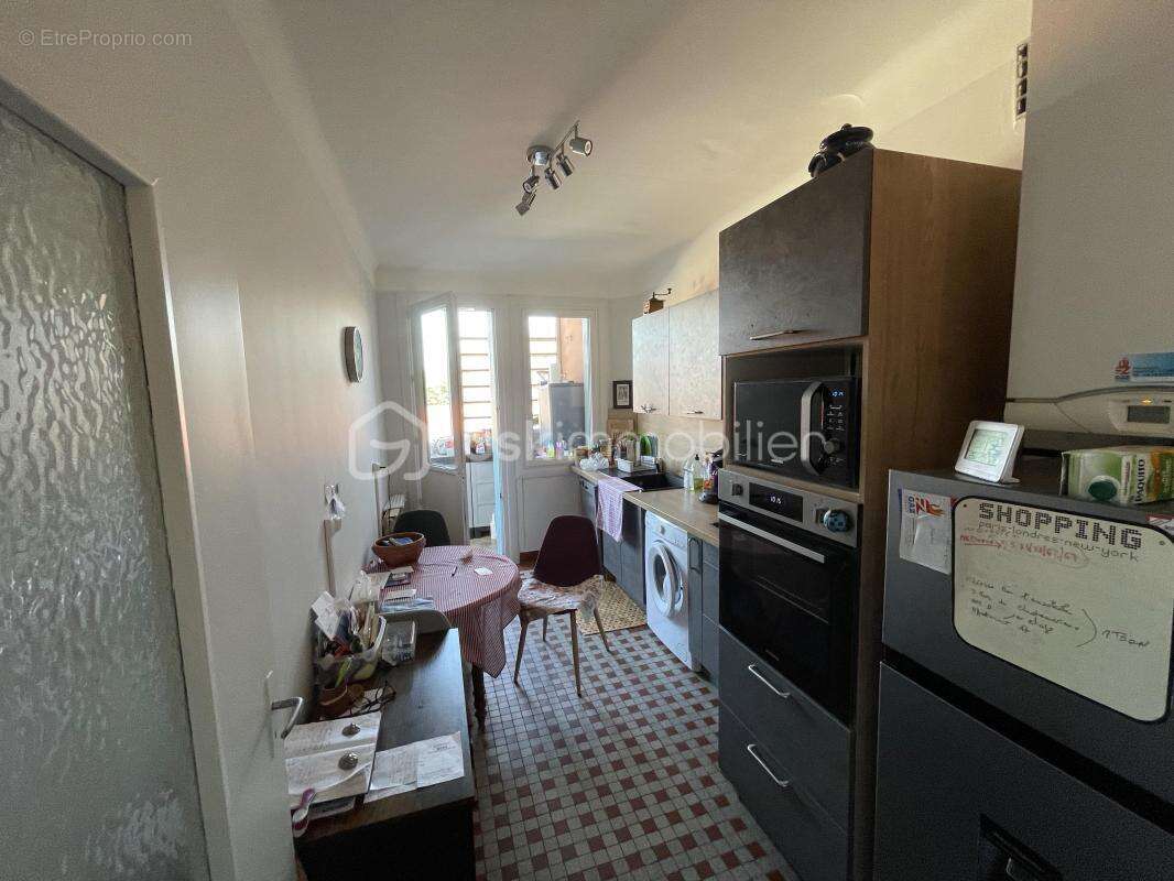 Rare ! superbe T2 traversant avec garage fermé privé, cave et deux balcons - photo 14