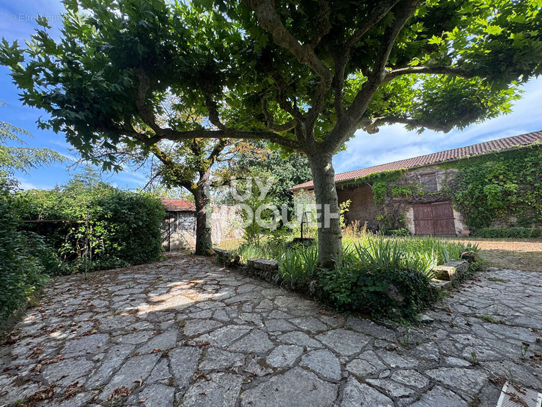 Maison à PARNAC