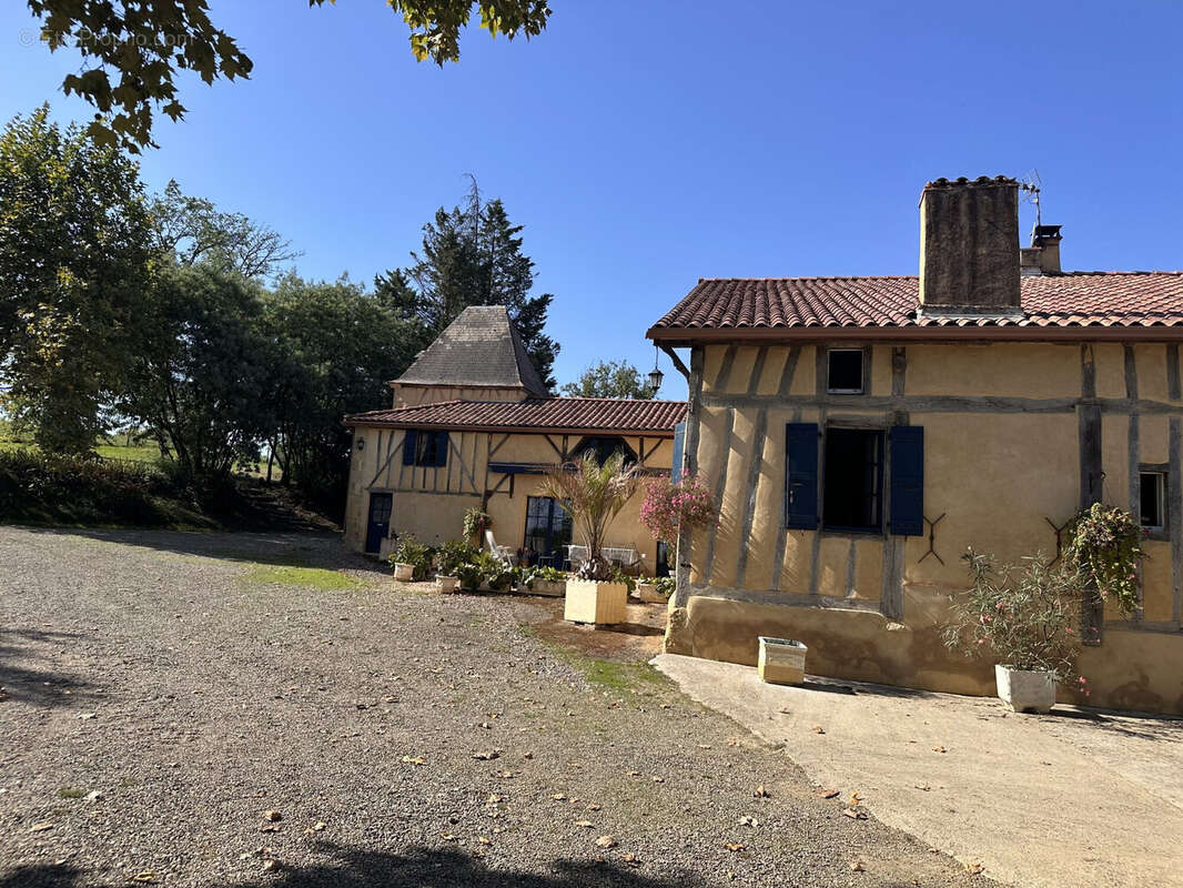 Maison à SABAZAN
