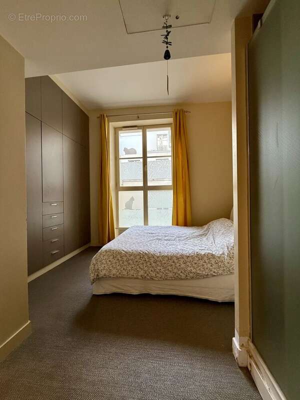 Appartement à PARIS-2E