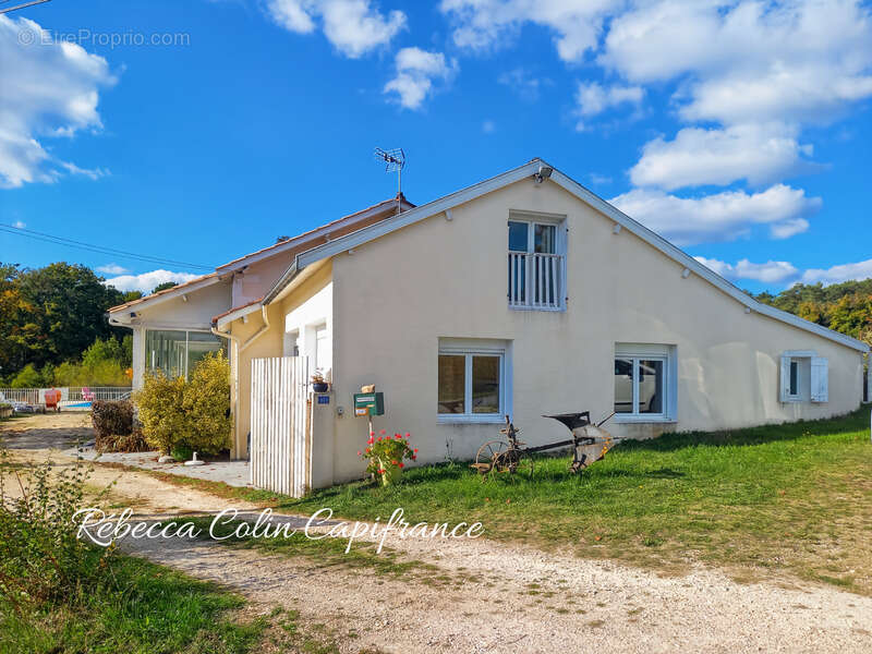 Maison à SAINT-CREPIN-D'AUBEROCHE