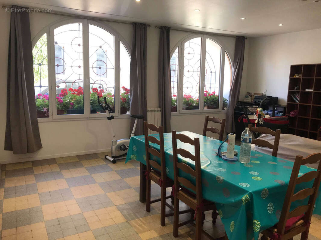 Ancien Hotel-Bar en centre ville ! - photo 11
