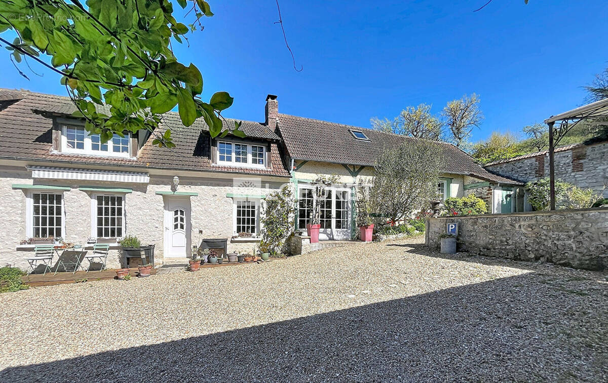Maison à NOTRE-DAME-DE-L'ISLE