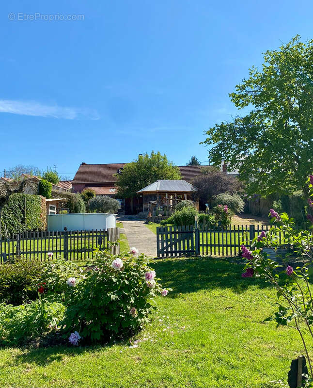 Maison à CREUZIER-LE-VIEUX