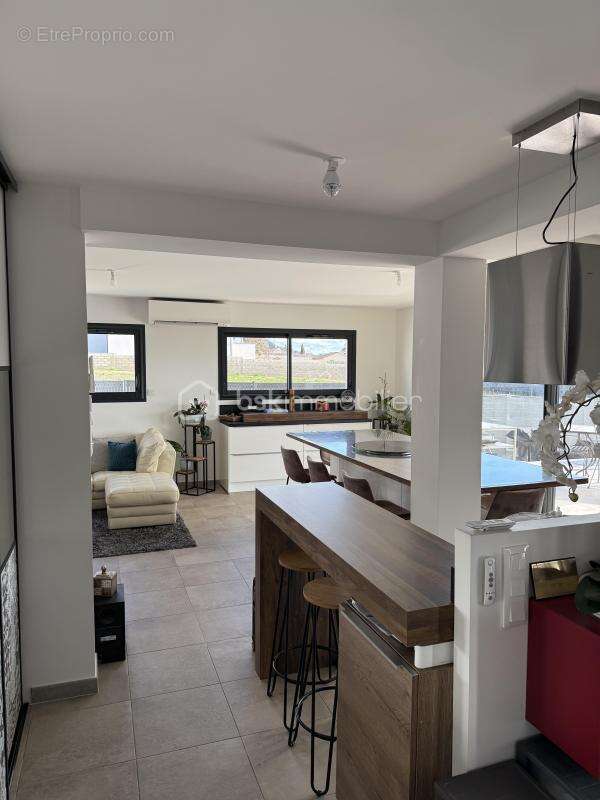 Maison à SAINT-QUENTIN-LA-POTERIE