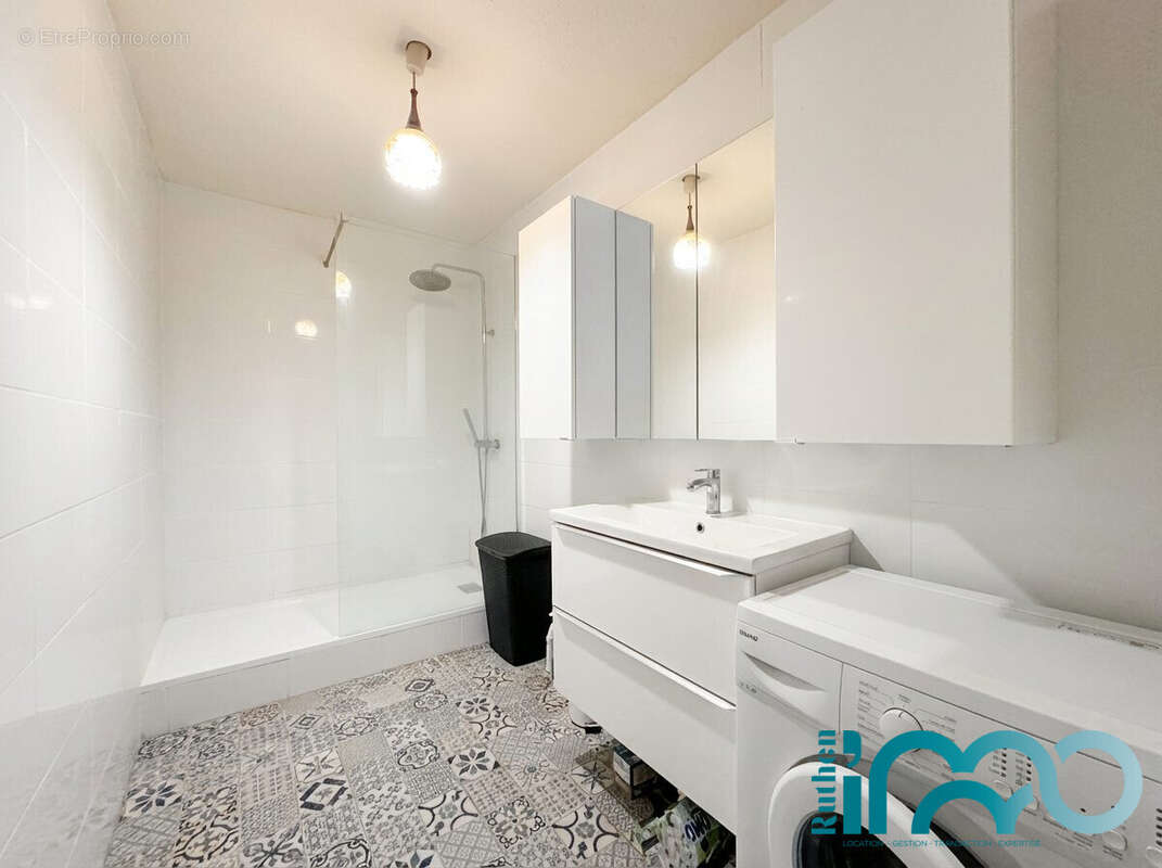 Appartement à ONET-LE-CHATEAU