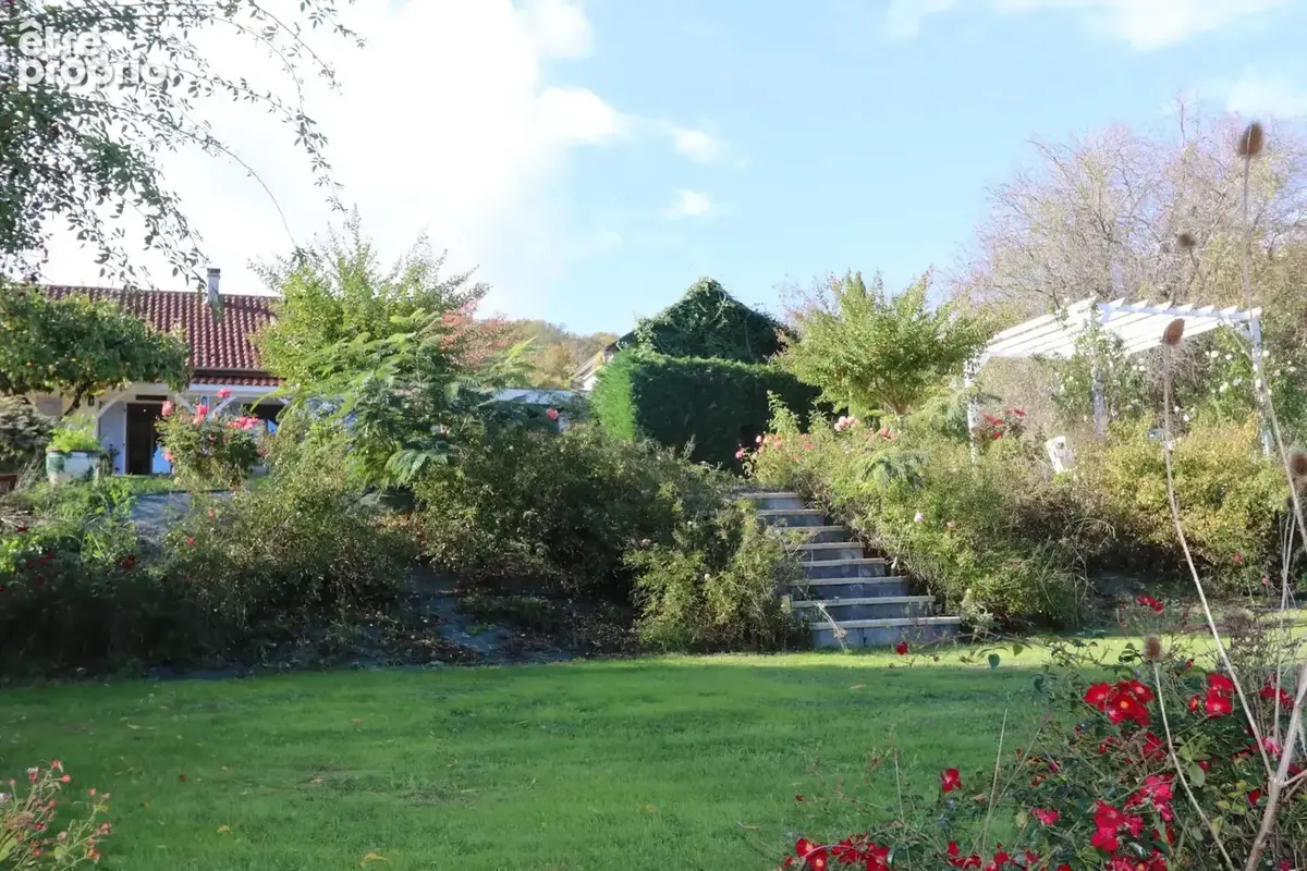 Charmante maison avec 2/3 chambres, grange, grand jardin et piscine. - photo 24