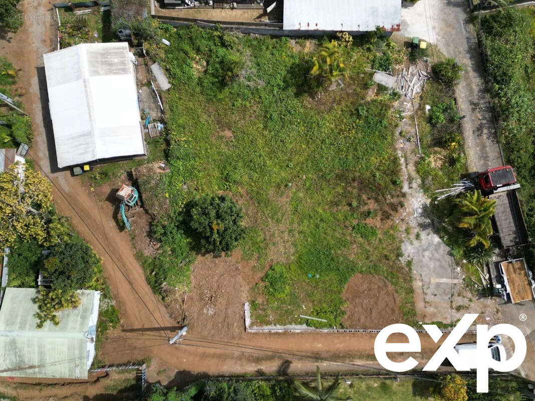 Terrain à LE TAMPON