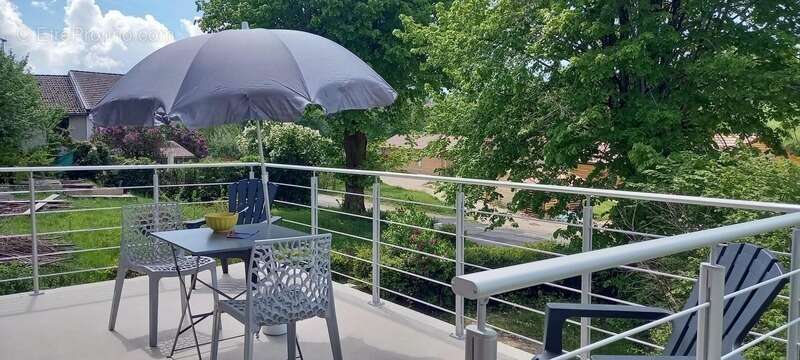 Dpt Ain (01), à vendre ORDONNAZ magnifique appartement T4 de 72 m² avec terrain privatif de 141 m² - photo 2