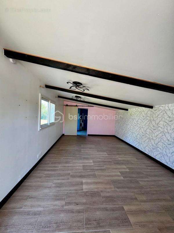 Charmante maison 130M² 4ch, garage + local pro ou locatif 3455M² terrain Savigné 86400 - photo 9